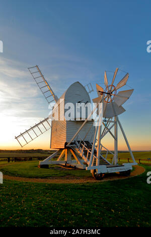 Grande Mulino a vento Chishill, uno dei pochi sopravvissuti di aprire traliccio Post-Mills, costruito nel 1819. Orzo Rd, grande Chishill, Royston, Cambridgeshire Foto Stock
