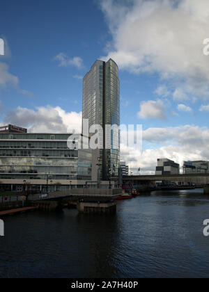 Obel torre in Donegall Quay al fiume Lagan, Belfast City Centre - il più alto edificio di Storeyed in Irlanda Foto Stock