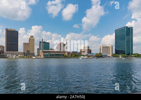 Toledo, OH - Settembre 21, 2019: Skyline di Toledo, Ohio lungo il Fiume Maumee Foto Stock