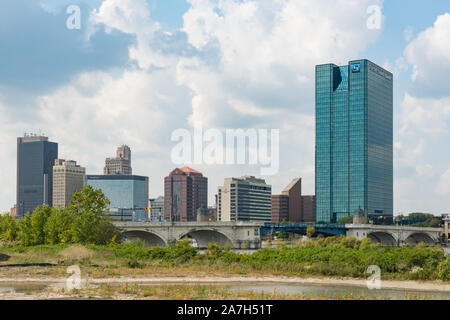 Toledo, OH - Settembre 21, 2019: Skyline di Toledo, Ohio lungo il Fiume Maumee Foto Stock