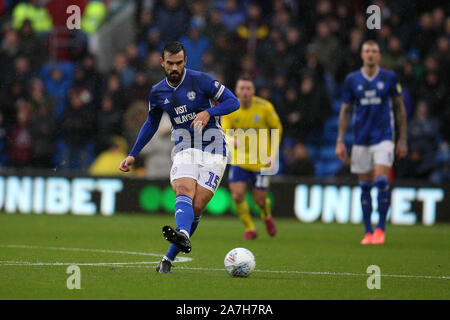 Cardiff, Regno Unito. 02Nov, 2019. Marlon Pack di Cardiff City in azione. EFL Skybet partita in campionato, Cardiff City v Birmingham City a Cardiff City Stadium di sabato 2 novembre 2019. Questa immagine può essere utilizzata solo per scopi editoriali. Solo uso editoriale, è richiesta una licenza per uso commerciale. Nessun uso in scommesse, giochi o un singolo giocatore/club/league pubblicazioni. pic da Andrew Orchard/Andrew Orchard fotografia sportiva/Alamy Live news Credito: Andrew Orchard fotografia sportiva/Alamy Live News Foto Stock