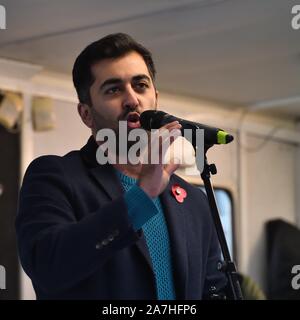 2nd, novembre 2019. George Square, Glasgow, Scotland, Regno Unito. Humza Yousaf ha dato un discorso di incitamento ad una indipendenza pro rally a una folla di oltre 20.000 in Glasgow Foto Stock