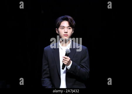 Corea del Sud il cantante e attore Kim Myung-soo, noto professionalmente come L, del sud coreano boy gruppo esegue infinita durante 2019 Kim Myung soo solo ventola Foto Stock