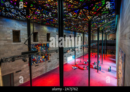 2 Nov 19. Melbourne, Victoria. Il vetro macchiato tetto nella Galleria Nazionale di Victoria Foto Stock