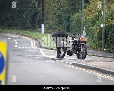 Merstham, Surrey, Regno Unito. 3 Novembre, 2019. Veterano su vetture Bonhams Londra a Brighton auto annuale eseguire, drive compostamente attraverso il villaggio di Merstham, nel Surrey, UK Credit: Motofoto/Alamy Live News Foto Stock