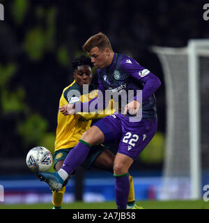 Hampden Park, Glasgow. Scozia.UK 2 novembre 2019. Betfred, Scottish League Cup Semi Finale. Hibernian vs Celtic . Pic mostra Hibs scontrino Flo Kamberi (22) in azione con i Celtic Jeremie Frimpong Credito: eric mccowat/Alamy Live News Foto Stock