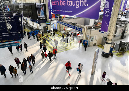 Ingresso alla Metropolitana di Waterloo. La stazione di Waterloo Concourse, Waterloo, Londra. Regno Unito Foto Stock