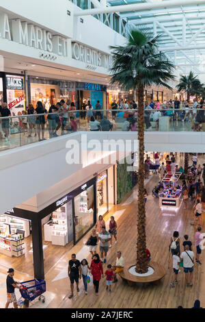 Miramar Shopping Centre, Fuengirola, Costa del Sol, provincia di Malaga, Andalusia, Spagna meridionale. Centro Comercial Miramar. Foto Stock