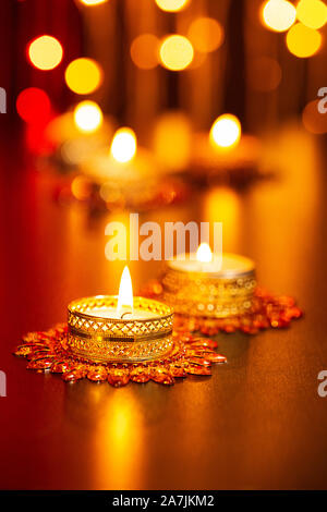 Close-up candele accese indù Diwali Festival delle luci in India nessuno Foto Stock