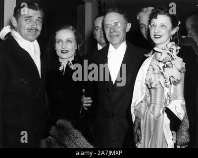 CLARK GABLE e sua moglie Carole Lombard Sindaco William B. HARTSFIELD e sua figlia Miss MILDRED HARTSFIELD arrivano al Junior League Via col vento Premiere Mondiale palla in Atlanta , Georgia Giovedì 14 Dicembre 1939 Foto Stock