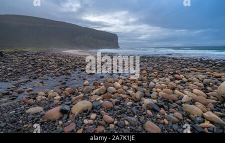 Rackwick Bay, una borgata crofting sull isola di Hoy e considerato uno dei luoghi più belli di Orkney, Scozia Foto Stock