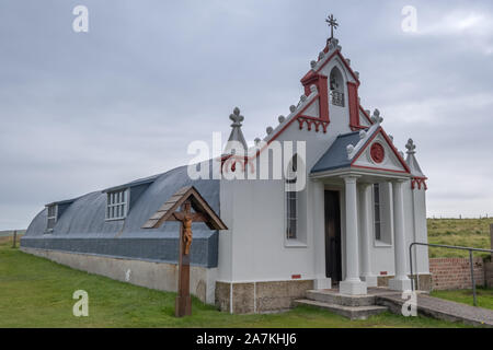 La Cappella italiana, una cappella cattolica di agnello Holm in isole di Orkney costruito durante la Seconda Guerra Mondiale da prigionieri di guerra italiani, Scozia Foto Stock