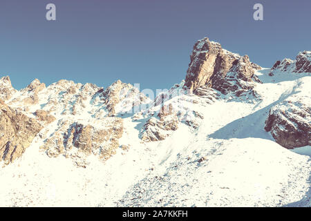 Bellissimi paesaggi di montagna nella Cordillera Huayhuash, Perù, Sud America Foto Stock