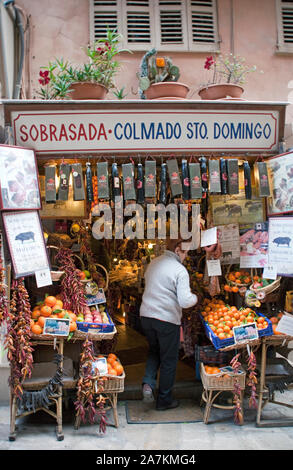 Sobrasada, una mamma-e-pop store nella città vecchia di Palma, Palma de Mallorca, Maiorca, isole Baleraric, Spagna Foto Stock