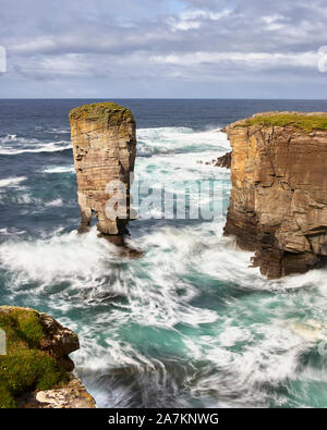 Yesnaby Castello a mare della pila, Yesnaby, Continentale, Orkney, Scozia Foto Stock