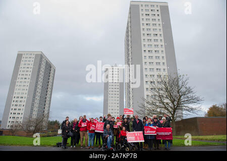 Glasgow, Regno Unito. Il 3 novembre 2019. Foto: Richard Leonard MSP - leader dello Scottish Labour Party. Scottish Labour Party visto in giro per le porte di detonazione in Maryhill, Glasgow per il profilarsi elezioni del 12 dicembre Credito: Colin Fisher/Alamy Live News Foto Stock