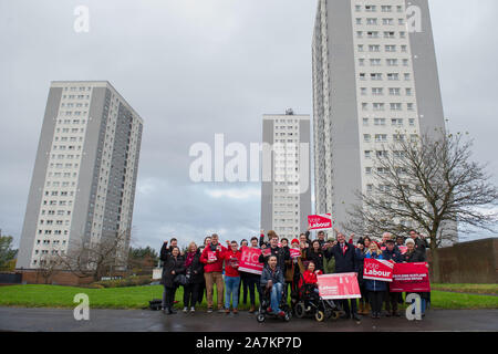 Glasgow, Regno Unito. Il 3 novembre 2019. Foto: Richard Leonard MSP - leader dello Scottish Labour Party. Scottish Labour Party visto in giro per le porte di detonazione in Maryhill, Glasgow per il profilarsi elezioni del 12 dicembre Credito: Colin Fisher/Alamy Live News Foto Stock