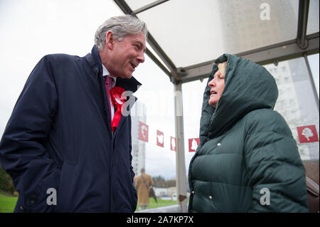 Glasgow, Regno Unito. Il 3 novembre 2019. Foto: Richard Leonard MSP - leader dello Scottish Labour Party. Scottish Labour Party visto in giro per le porte di detonazione in Maryhill, Glasgow per il profilarsi elezioni del 12 dicembre Credito: Colin Fisher/Alamy Live News Foto Stock