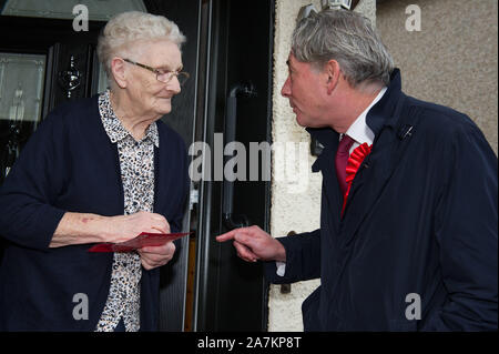 Glasgow, Regno Unito. Il 3 novembre 2019. Foto: Richard Leonard MSP - leader dello Scottish Labour Party. Scottish Labour Party visto in giro per le porte di detonazione in Maryhill, Glasgow per il profilarsi elezioni del 12 dicembre Credito: Colin Fisher/Alamy Live News Foto Stock