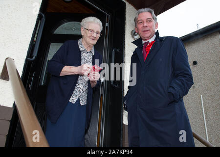 Glasgow, Regno Unito. Il 3 novembre 2019. Foto: Richard Leonard MSP - leader dello Scottish Labour Party. Scottish Labour Party visto in giro per le porte di detonazione in Maryhill, Glasgow per il profilarsi elezioni del 12 dicembre Credito: Colin Fisher/Alamy Live News Foto Stock