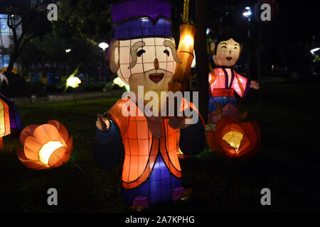 Lanterna visualizza viene trattenuto è Tsuen Wan Park per celebrare il prossimo Festival di metà autunno a Tsuen Wan Park di Hong Kong, Cina, 11 settembre 2019. *** Local Foto Stock