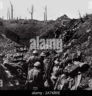 Premiere Guerre mondiale, vie quotidienne des soldats de l'Armée Francaise dans les tranchees de Fort-de-Vaux. Photographie, 1914-1918, Parigi. Foto Stock