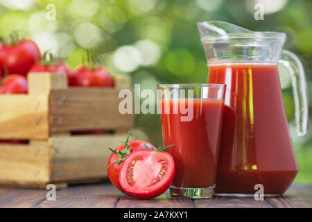 Il succo di pomodoro in vetro Foto Stock