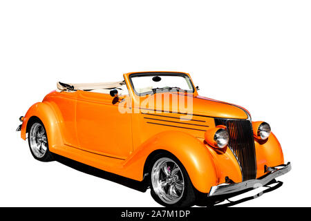 Isolato arancione classico 1936 convertibile Ford custom hot rod Foto Stock