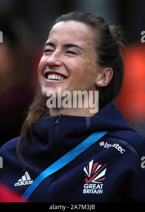 Gran Bretagna Maddie Hinch 's visto in mezzo alla folla durante il connettore FIH Hockey qualificatore olimpico a Lee Valley Hockey e Tennis Centre di Londra. Foto Stock