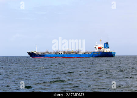 Il Chem Taurus tanker. Un olio/chimichiera solcare la baia del Delaware verso il porto di Philadelphia, PA, Stati Uniti d'America Foto Stock