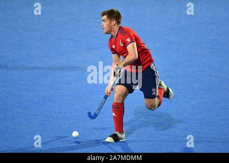 Londra, Regno Unito. 03Th Nov, 2019. Henry Weir di Gran Bretagna durante il connettore FIH Olympic i qualificatori match: Gran Bretagna vs Malaysia (uomini) a Lea Valley Hockey e il Centro Tennis di Domenica, 03 novembre 2019 a Londra Inghilterra. Credito: Taka G Wu/Alamy Live News Foto Stock