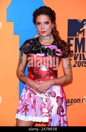 Halsey frequentando gli MTV Europe Music Awards 2019, tenutosi presso la FIBES Conference & Exhibition Centre di Siviglia, Spagna. Foto Stock