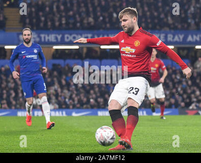 Londra, Inghilterra - 18 febbraio 2019: Luca Shaw di Manchester mostrato durante il 2018/19 FA Cup quinto round gioco tra Chelsea FC e il Manchester United a Stamford Bridge. Foto Stock