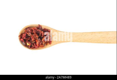 Asciugare il peperone rosso fette in cucchiaio su sfondo bianco, vista dall'alto Foto Stock