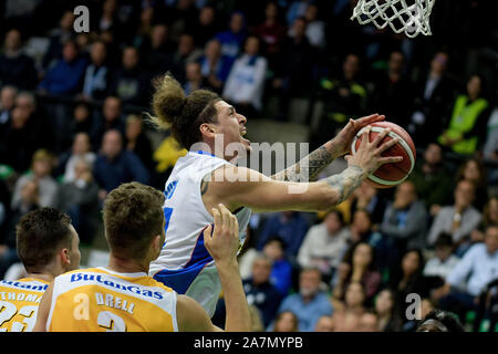 Treviso, Italia, 03 Nov 2019, Isaac fotu (Treviso) durante De Longhi Treviso Basket vs il Prosciutto di Carpegna Basket Pesaro - basket italiana una serie campionato - Credito: LPS/Ettore Grifoni/Alamy Live News Foto Stock