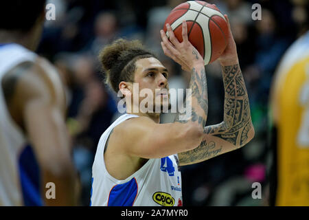 Treviso, Italia, 03 Nov 2019, Isaac fotu (Treviso) durante De Longhi Treviso Basket vs il Prosciutto di Carpegna Basket Pesaro - basket italiana una serie campionato - Credito: LPS/Ettore Grifoni/Alamy Live News Foto Stock