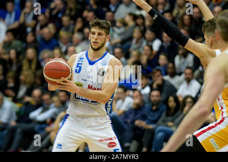 Treviso, Italia, 03 Nov 2019, aleksej nikolic (Treviso) durante De Longhi Treviso Basket vs il Prosciutto di Carpegna Basket Pesaro - basket italiana una serie campionato - Credito: LPS/Ettore Grifoni/Alamy Live News Foto Stock