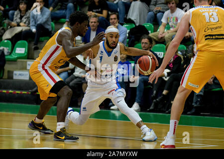 Treviso, Italia, 03 Nov 2019, David logan (Treviso) durante De Longhi Treviso Basket vs il Prosciutto di Carpegna Basket Pesaro - basket italiana una serie campionato - Credito: LPS/Ettore Grifoni/Alamy Live News Foto Stock