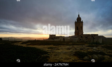 Tramonto spettacolare vista chiesa Santa Maria a Medina Sidonia Cadice Andalusia Spagna Foto Stock