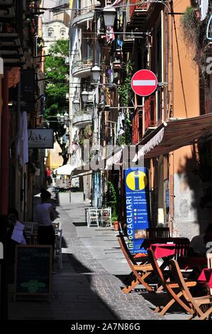 Cagliari, Italia, settembre 2019. Le strade strette del centro citta', Centro Storico Foto Stock