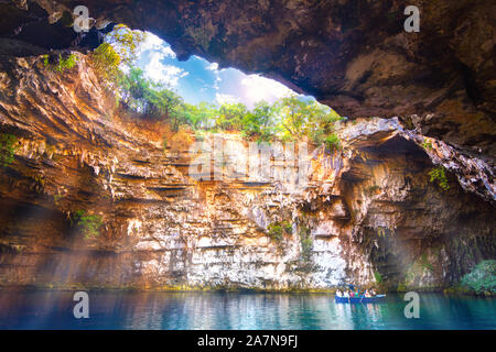 Famoso lago melissani sull'isola di Cefalonia, Grecia Foto Stock