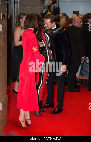 Glasgow, Regno Unito. Il 3 novembre 2019. Nella foto: (sinistra) Caitriona Balfe, (centro) Sophie Skelton, (destra) Sam Heughan. Scene da annuale BAFTAs scozzese al Doubletree Hotel Hilton. Credito: Colin Fisher/Alamy Live News Foto Stock