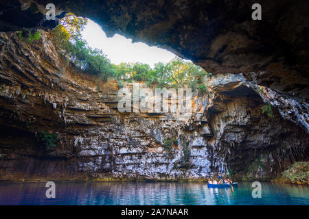 Famoso lago melissani sull'isola di Cefalonia, Grecia Foto Stock