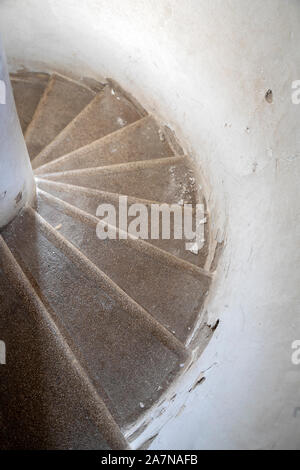 Vecchio rovinato scale a spirale. Immagine Foto Stock