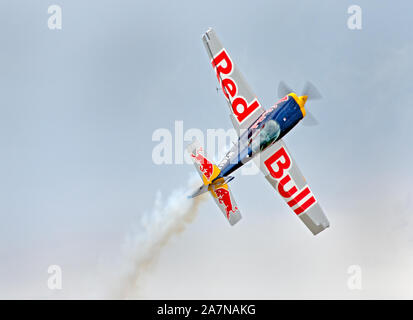 Pete McLeod, un professionista canadese pilota acrobatico, partecipando in Airshow di Londra ed è situato a Londra, Ontario, Canada. Il 15 settembre 2019. Foto Stock