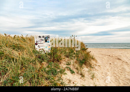 Adesivi di tutto un segno a un Amagansett beach in Amagansett, NY Foto Stock