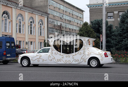 Auto nozze a Bishkek Foto Stock