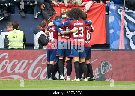 CA Osasuna giocatori festeggiare dopo il calcio spagnolo di La Liga Santander, match tra CA Osasuna e Deportivo AS Roma al Sadar Stadium, in Pamplona.(punteggio finale; CA Osasuna 4:2 Deportivo US Lecce) Foto Stock