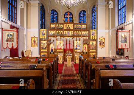 L'iconostasi della chiesa greco-cattolica dell Esaltazione della croce Venerabile. Bratislava, Slovacchia. 2019/10/20. Foto Stock