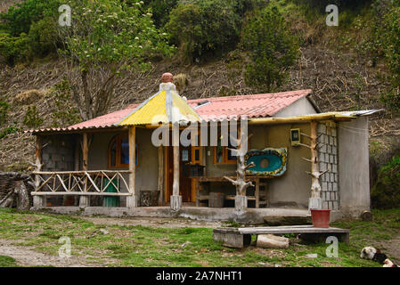 Bella casa lungo il loop di Quilotoa Trek, Quilotoa, Ecuador Foto Stock